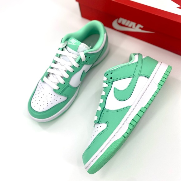 NIKE Dunk Low ‘Green Glow’ Woman’s Size 7.5 NEW WITH BOX - Picture 2 of 7